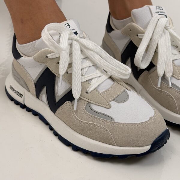 کتونی New Balance520